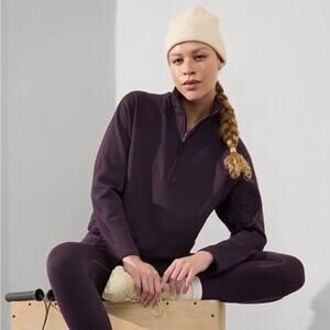 Athleta Altitude Fleece Lined quarter Zip Sweatshirt plum
Iris medium